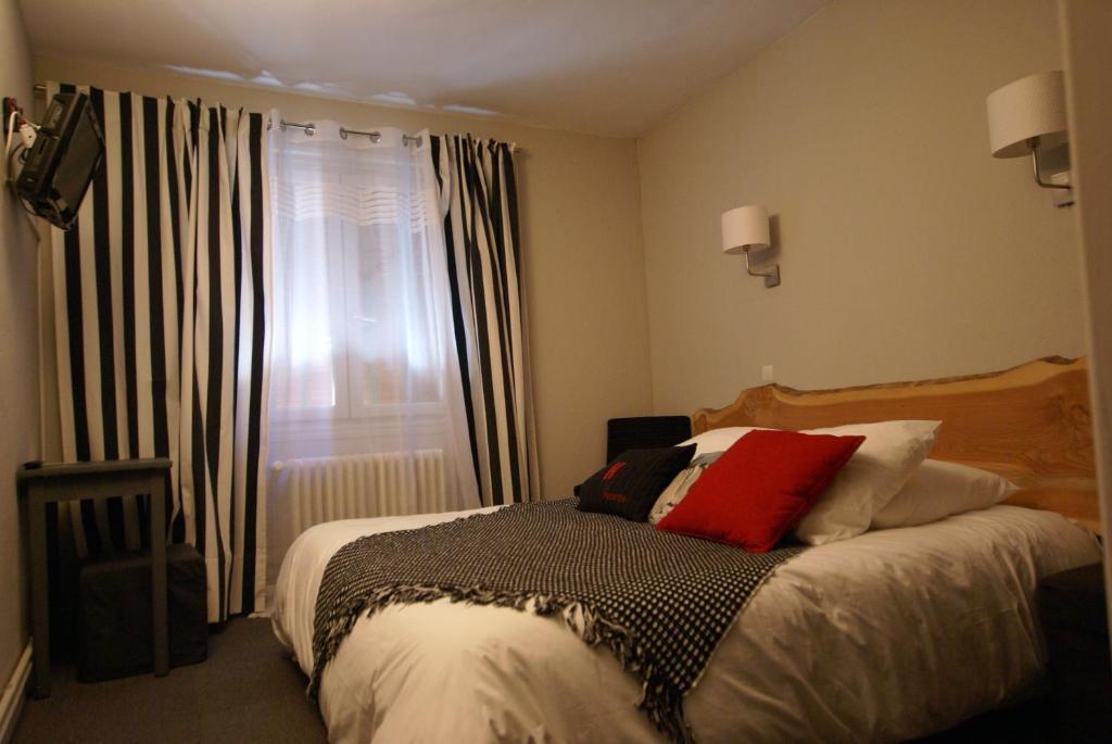 Hotel De La Placette Barcelonnette Room photo